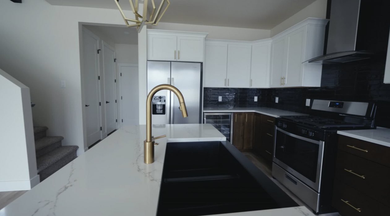 Кухня из каменного шпона