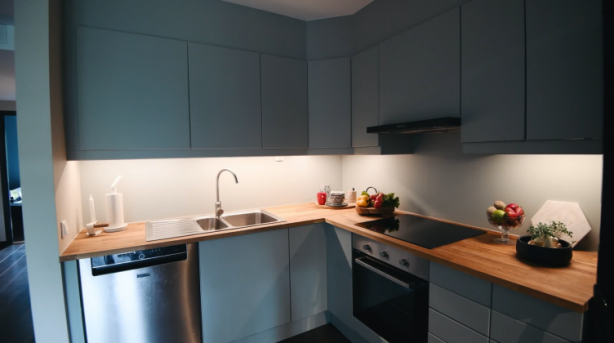 Кухни с столешницей из камня